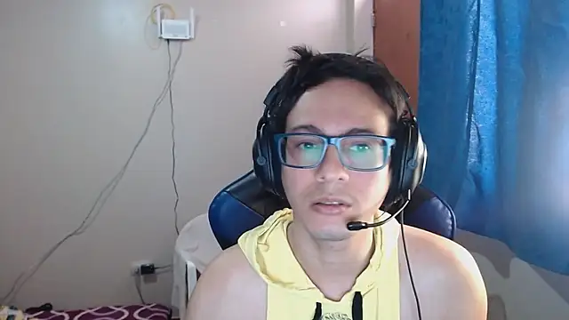 Snapshot of cholitohermoso chatting on 02-13-25, 03:46 cholitohermoso online show from 02-13-25, 03:46