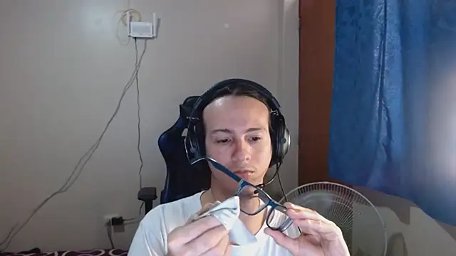 Snapshot of cholitohermoso chatting on 02-13-25, 10:11 cholitohermoso online show from 02-13-25, 10:11