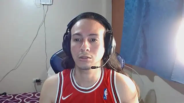 Snapshot of cholitohermoso chatting on 02-15-25, 07:49 cholitohermoso online show from 02-15-25, 07:49