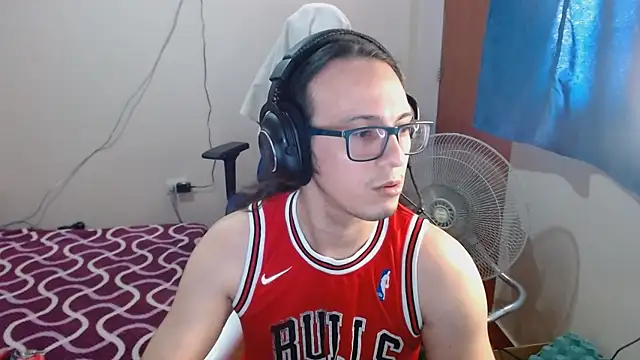 Snapshot of cholitohermoso chatting on 02-15-25, 06:12 cholitohermoso online show from 02-15-25, 06:12