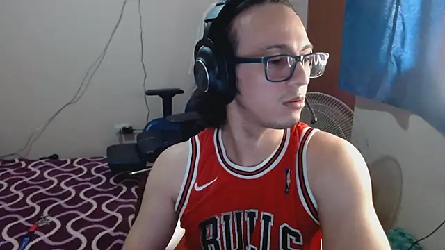 Snapshot of cholitohermoso chatting on 02-15-25, 09:15 cholitohermoso online show from 02-15-25, 09:15