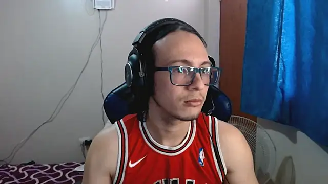 Snapshot of cholitohermoso chatting on 02-19-25, 04:22 cholitohermoso online show from 02-19-25, 04:22