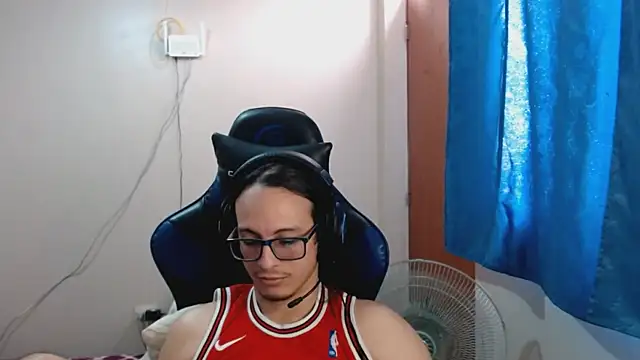 Snapshot of cholitohermoso chatting on 02-19-25, 07:27 cholitohermoso online show from 02-19-25, 07:27