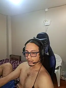 Snapshot of cholitohermoso chatting on 02-22-25, 07:47 cholitohermoso online show from 02-22-25, 07:47