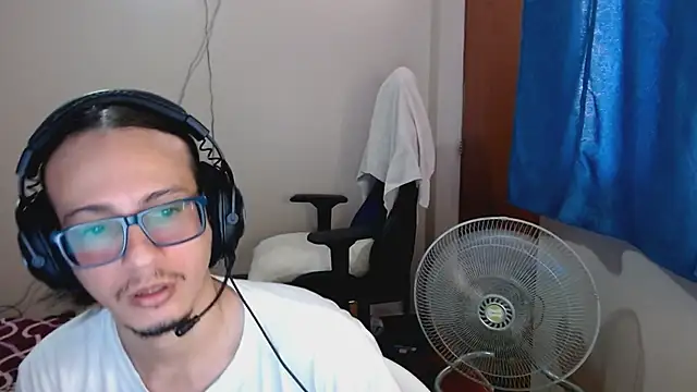 Snapshot of cholitohermoso chatting on 03-04-25, 03:48 cholitohermoso online show from 03-04-25, 03:48