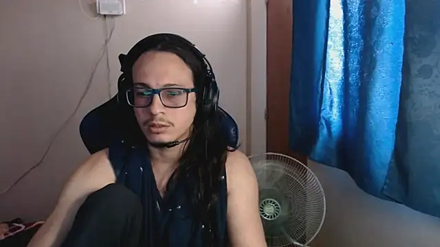 Snapshot of cholitohermoso chatting on 03-05-25, 07:38 cholitohermoso online show from 03-05-25, 07:38