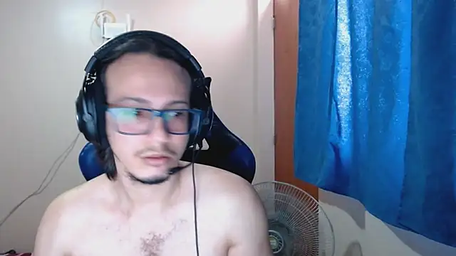 Snapshot of cholitohermoso chatting on 03-10-25, 04:25 cholitohermoso online show from 03-10-25, 04:25