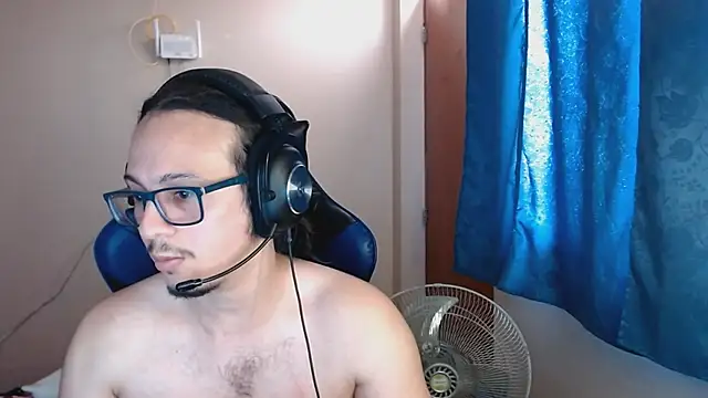 Snapshot of cholitohermoso chatting on 03-10-25, 07:29 cholitohermoso online show from 03-10-25, 07:29