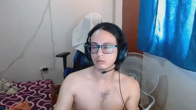 Snapshot of cholitohermoso chatting on 03-11-25, 10:09 cholitohermoso online show from 03-11-25, 10:09