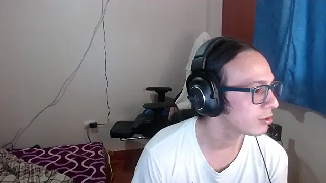 Snapshot of cholitohermoso chatting on 03-12-25, 02:12 cholitohermoso online show from 03-12-25, 02:12