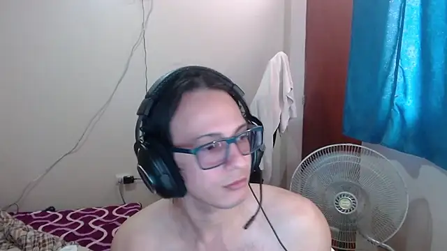 Snapshot of cholitohermoso chatting on 03-12-25, 08:20 cholitohermoso online show from 03-12-25, 08:20