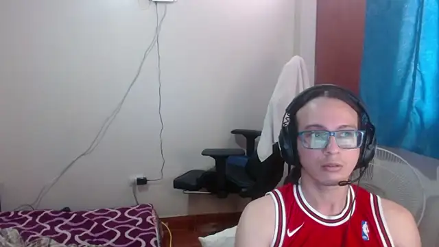 Snapshot of cholitohermoso chatting on 03-13-25, 05:28 cholitohermoso online show from 03-13-25, 05:28