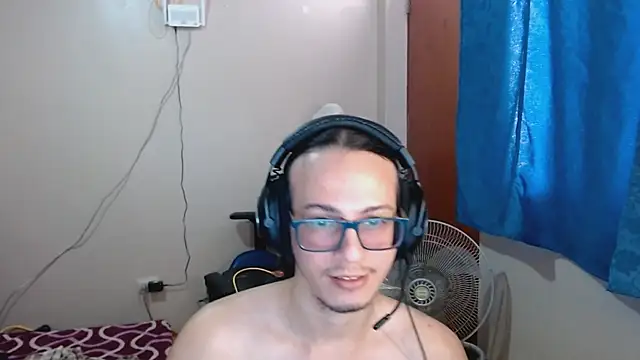 Snapshot of cholitohermoso chatting on 03-21-25, 04:07 cholitohermoso online show from 03-21-25, 04:07