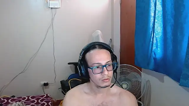 Snapshot of cholitohermoso chatting on 03-21-25, 07:13 cholitohermoso online show from 03-21-25, 07:13