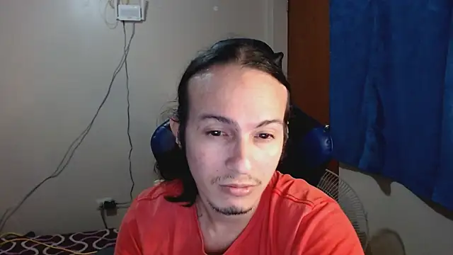Snapshot of cholitohermoso chatting on 03-23-25, 12:47 cholitohermoso online show from 03-23-25, 12:47
