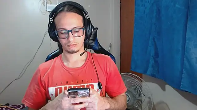 Snapshot of cholitohermoso chatting on 03-23-25, 03:54 cholitohermoso online show from 03-23-25, 03:54