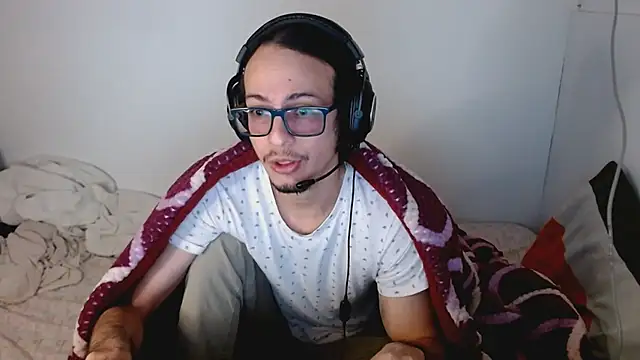 Snapshot of cholitohermoso chatting on 09-22-25, 02:30 cholitohermoso online show from 09-22-25, 02:30