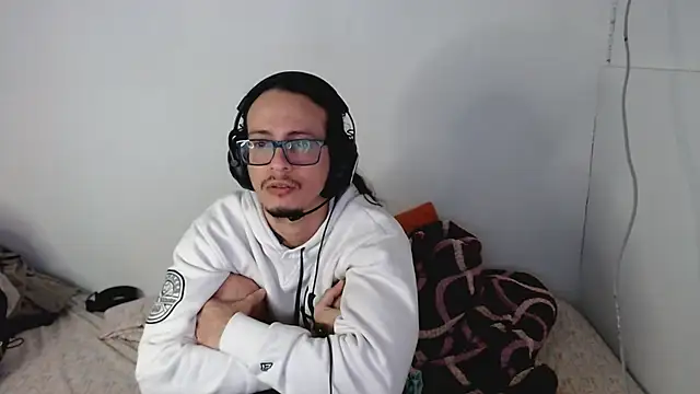 Snapshot of cholitohermoso chatting on 09-27-25, 03:39 cholitohermoso online show from 09-27-25, 03:39