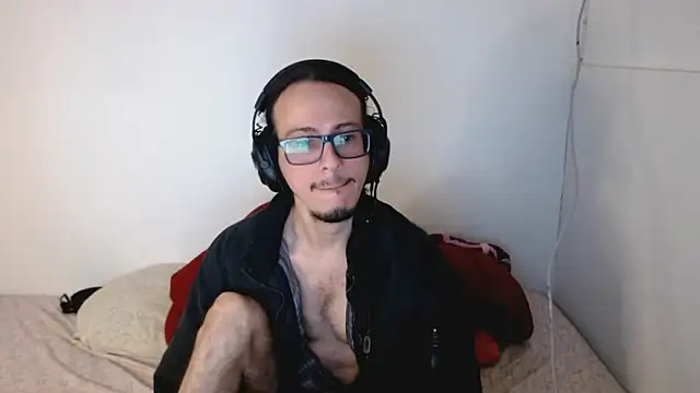 Snapshot of cholitohermoso chatting on 09-29-25, 03:06 cholitohermoso online show from 09-29-25, 03:06