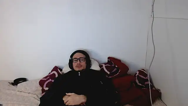 Snapshot of cholitohermoso chatting on 09-30-25, 03:17 cholitohermoso online show from 09-30-25, 03:17