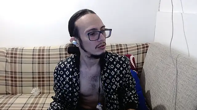 Snapshot of cholitohermoso chatting on 07-29-26, 02:37 cholitohermoso online show from 07-29-26, 02:37