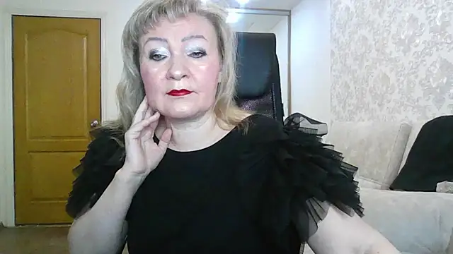 Victoria secrets  online show from 11-21-25, 04:11