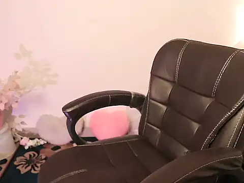 megancatluna online show from 11-23-25, 04:34