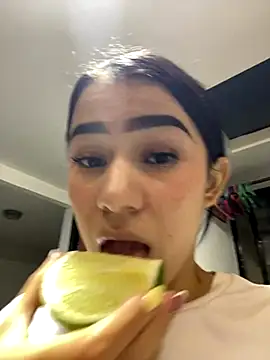 Snapshot of Arii_moon chatting on 12-19-25, 11:56 Arii moon online show from 12-19-25, 11:56