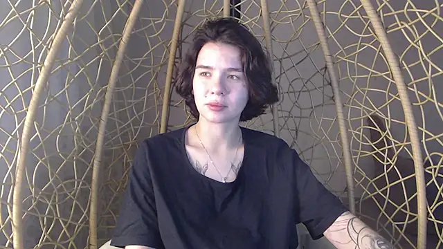 Snapshot of Anna-Sun chatting on 10-15-25, 05:13 Anna-Sun online show from 10-15-25, 05:13