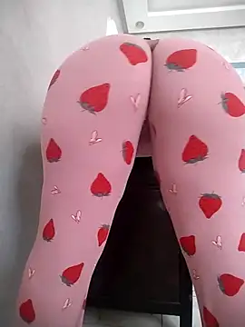 Snapshot of Dalou3a-69 chatting on 10-17-25, 10:18 Dalou3a-69 online show from 10-17-25, 10:18