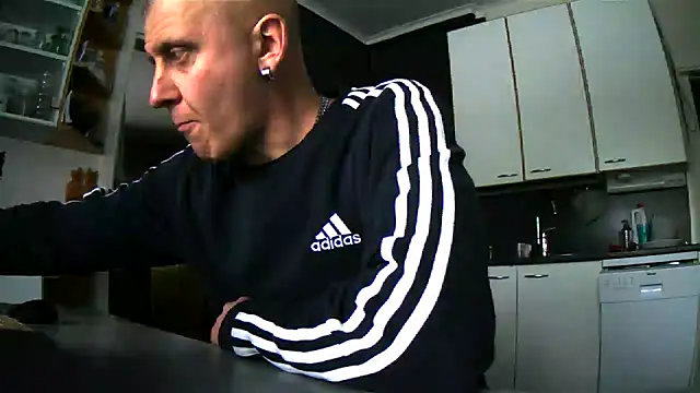 Snapshot of Teemu chatting on 03-01-25, 02:02 Teemu online show from 03-01-25, 02:02