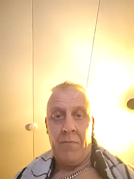 Snapshot of Teemu chatting on 03-10-25, 03:41 Teemu online show from 03-10-25, 03:41