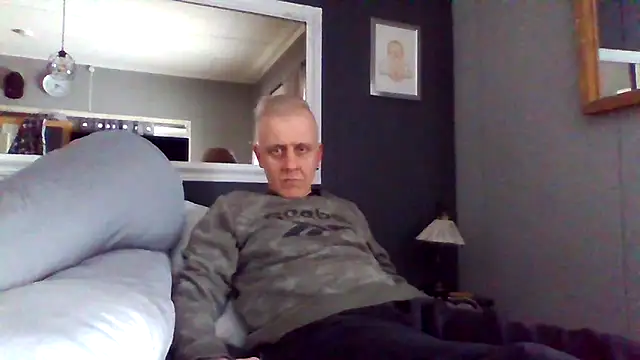 Snapshot of Teemu chatting on 03-18-25, 03:42 Teemu online show from 03-18-25, 03:42