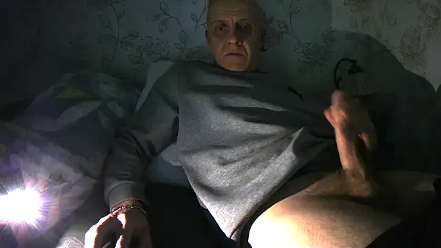 Snapshot of Teemu chatting on 10-04-25, 12:58 Teemu online show from 10-04-25, 12:58