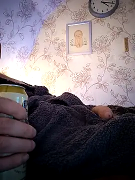 Snapshot of Teemu chatting on 11-08-25, 02:17 Teemu online show from 11-08-25, 02:17