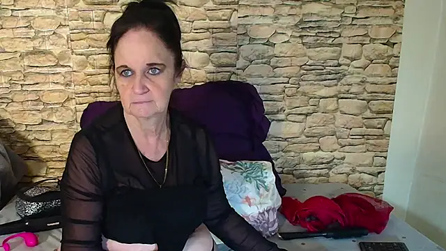 Snapshot of LuciousGrace chatting on 09-25-25, 05:38 LuciousGrace online show from 09-25-25, 05:38