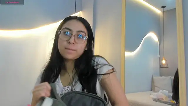 Snapshot of lucelly_15 chatting on 12-22-25, 11:40 lucelly 15 online show from 12-22-25, 11:40