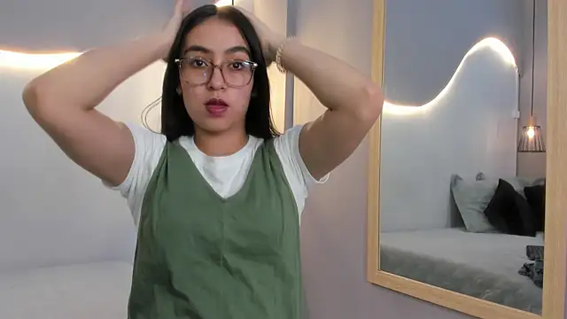 Snapshot of lucelly_15 chatting on 01-13-26, 11:48 lucelly 15 online show from 01-13-26, 11:48