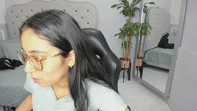 Snapshot of lucelly_15 chatting on 02-22-26, 11:53 lucelly 15 online show from 02-22-26, 11:53