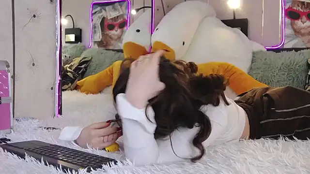 Snapshot of -Amora chatting on 03-10-25, 11:10 -Amora online show from 03-10-25, 11:10