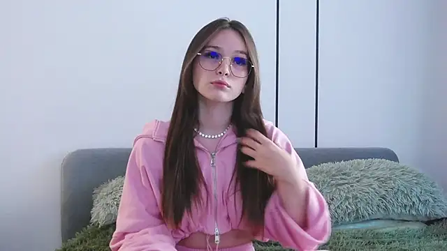 Snapshot of -Amora chatting on 09-12-25, 11:21 -Amora online show from 09-12-25, 11:21