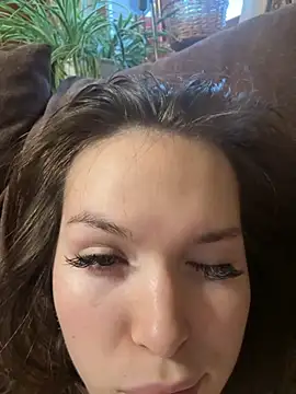 Snapshot of -Amora chatting on 11-07-25, 12:16 -Amora online show from 11-07-25, 12:16