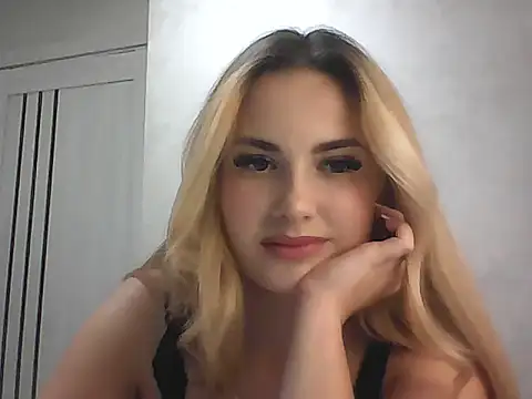 Snapshot of GoddessTenderness chatting on 10-23-25, 03:55 GoddessTenderness online show from 10-23-25, 03:55