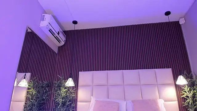 MelanieHillss online show from 03-26-26, 04:40