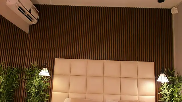 MelanieHillss online show from 04-07-26, 04:02