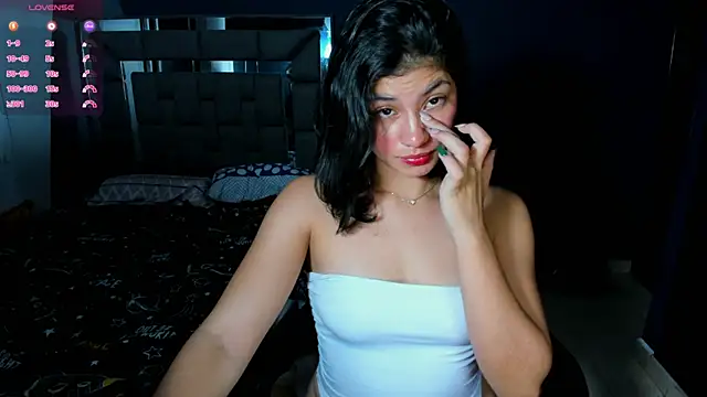 Snapshot of Violett_11 chatting on 12-14-25, 07:25 Violett 11 online show from 12-14-25, 07:25