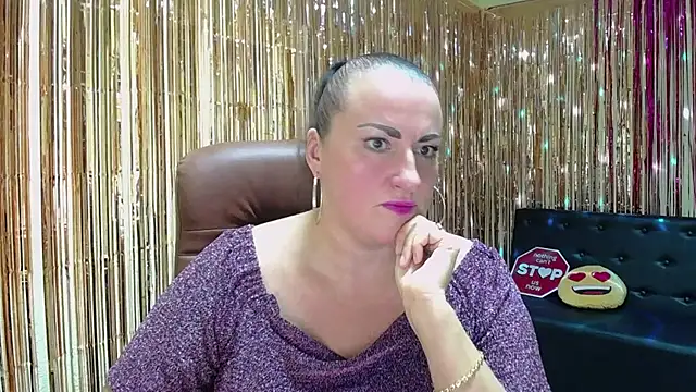 DianaMGG online show from 10-05-25, 05:22