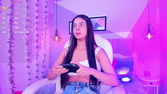 Snapshot of Bella_walker_ chatting on 12-17-25, 08:15 Bella walker online show from 12-17-25, 08:15