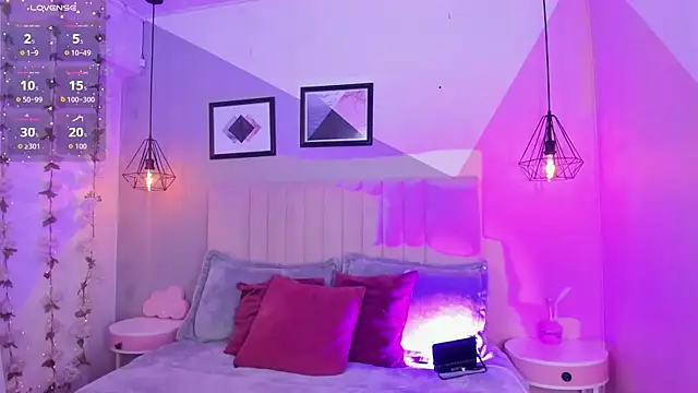 Snapshot of Bella_walker_ chatting on 12-18-25, 08:15 Bella walker online show from 12-18-25, 08:15