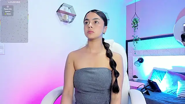 Snapshot of Bella_walker_ chatting on 02-04-26, 08:14 Bella walker online show from 02-04-26, 08:14